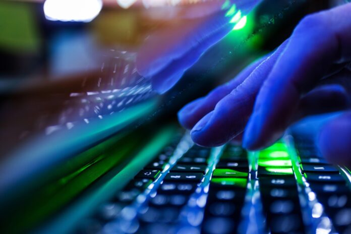 100 de state au programe de spionaj capabile să atace rețelele și companiile din Regatul Unit, potrivit Centrului Național de Securitate Cibernetică