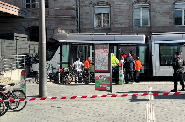 Accident de tramvai la Strasbourg: doi răniţi uşor după ce vehiculul loveşte zidul gării, vatmanul în şoc