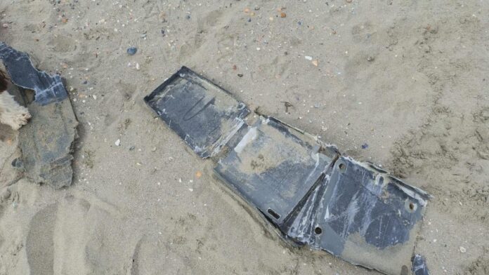 Alertă la malul mării: Polițiștii de frontieră au descoperit resturi de dronă pe plaja din Mamaia