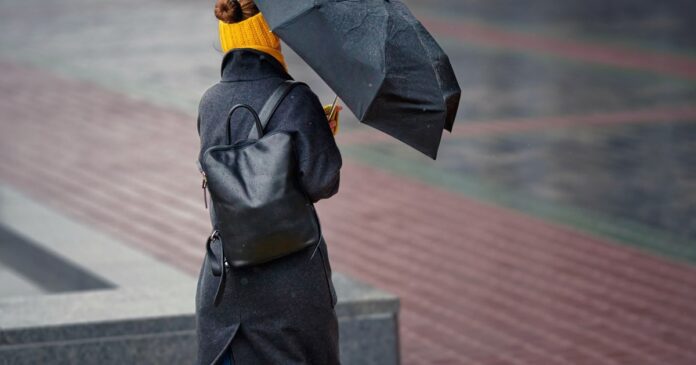 Alerte de vreme severă: Aproape toată țara sub cod galben de vânt puternic, cu ninsori la munte și brumă