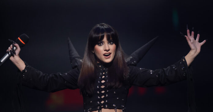 Alexandra Căpitănescu lansează o versiune piano a piesei 'Choke Me' pentru Eurovision după critici
