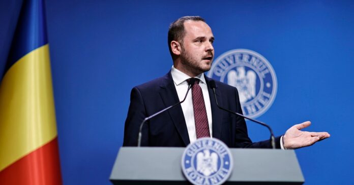 Alexandru Rogobete recunoaște că îi era rușine să apară în public la începutul mandatului de ministru: „Mi se punea o pată numită deficit”