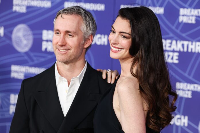 Anne Hathaway, una dintre cele mai frumoase actrițe de la Hollywood, își laudă soțul ca fiind 'soțul de vis' și sprijinul esențial din spatele succesului ei