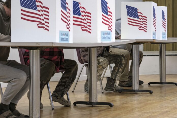 Aproape jumătate dintre americani cred că frauda electorală este răspândită, deși dovezile lipsesc