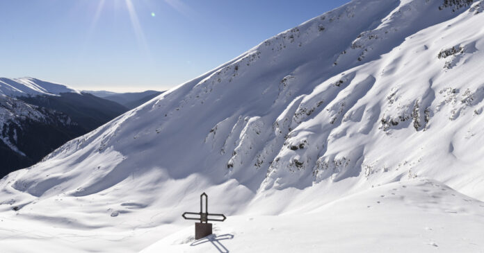 Avertisment de avalanșe în Făgăraș și Bucegi: strat de zăpadă de 2,2 metri la Vârful Omu