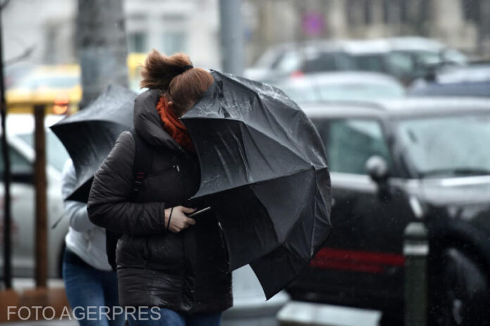 Avertizare meteo de vreme rea: frig, vânt și ninsori la munte, anunțate de ANM