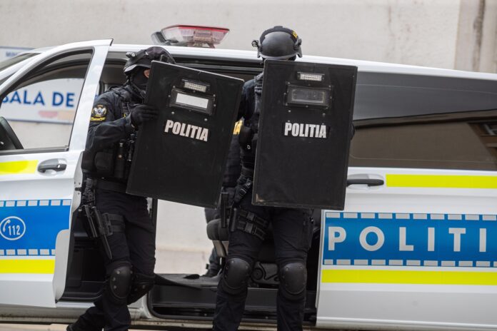 Bărbat din Neamț, împușcat mortal într-un schimb de focuri cu luptătorii SAS: Polițiștii veniseră să pună în aplicare trei ordine de restricție