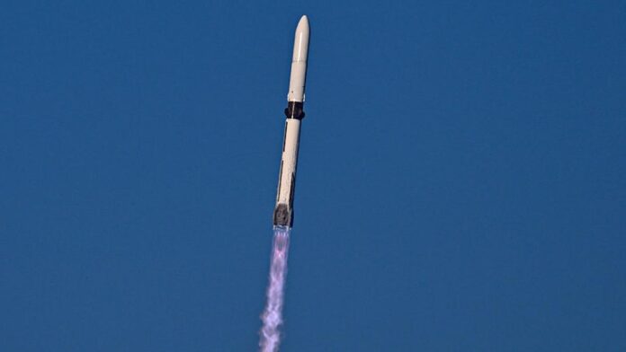 Blue Origin întârzie lansarea rachetei New Glenn după eșecul misiunii de orbitare a satelitului, sub ancheta FAA