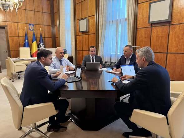 Bolojan, după întâlnirea cu președintele ANRE: Oprim speculatorii și deblocăm accesul producătorilor de energie la rețele / Luni vor fi publicate în dezbatere publică două regulamente, privind racordarea și obținerea autorizației de înființare