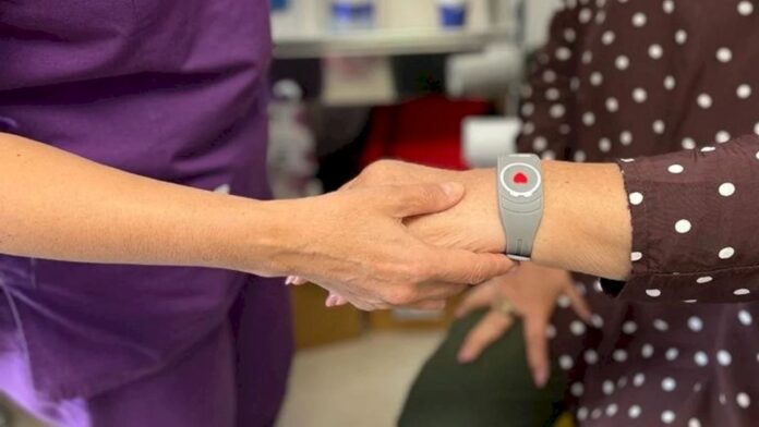 Brățara medicală de urgență din Sectorul 1 devine gratuită pentru persoanele vulnerabile