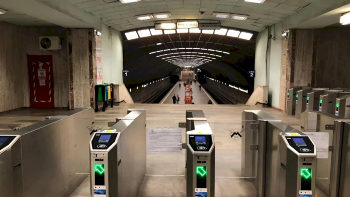 BREAKING | Circulație întreruptă la metrou, după un incident grav pe Magistrala M4. O bucată de tavan a căzut în tunel, între stațiile 1 Mai și Jiului