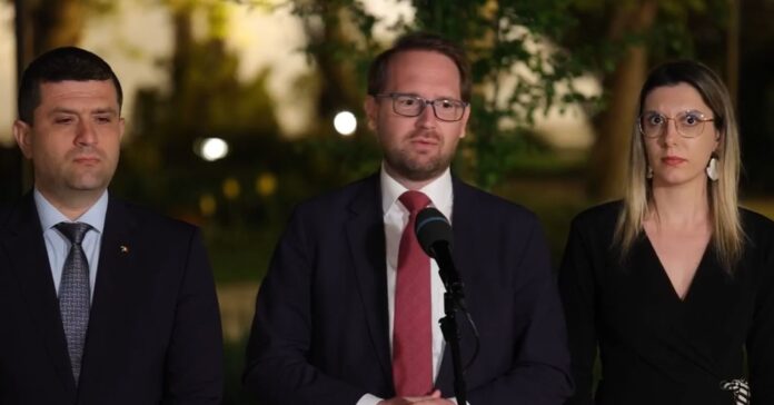 BREAKING: Dominic Fritz, întrebat dacă USR negociază cu AUR: „Eu nu exclud că există parlamentari care acum sunt la AUR și sunt și ei îngrijorați și suntem dispuși la negociere. Ce excludem este o negociere cu partidul AUR”