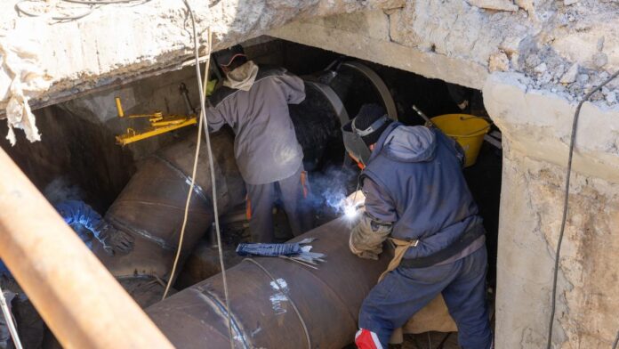 Bucureștenii care rămân fără apă caldă în următoarele zile: zonele afectate și perioada. Primăria: 'Schimbăm conductele vechi de 60 de ani'