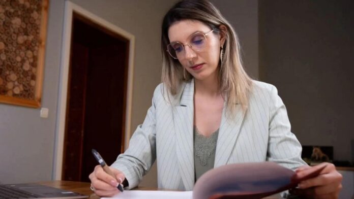 Buzoianu a trimis spre avizare un proiect de OUG care pedepseşte cu închisoarea tăierea arborilor chiar şi din proprietate privată