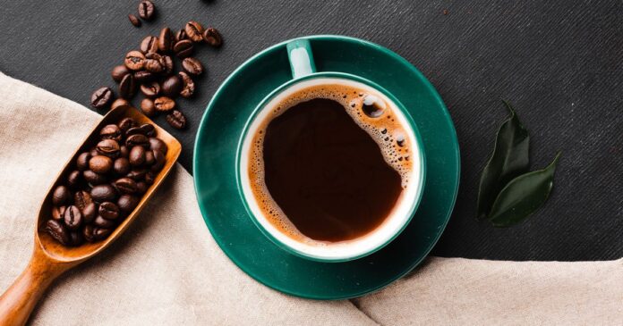 Cafeaua, aliat neașteptat pentru sănătatea mintală: Cercetătorii recomandă consumul moderat pentru a reduce riscul tulburărilor psihice