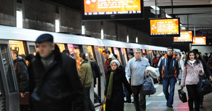 Călătoria cu metroul se scumpește de la 1 mai: Ministrul Șerban a semnat ordinul cu o zi înainte de demisie