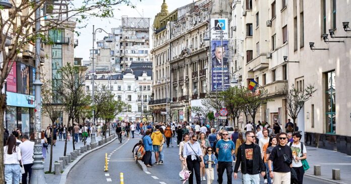 Calea Victoriei și Ion Brezoianu devin pietonale din acest weekend și până în octombrie: Revine proiectul „Străzi Deschise - București, Promenadă Urbană”