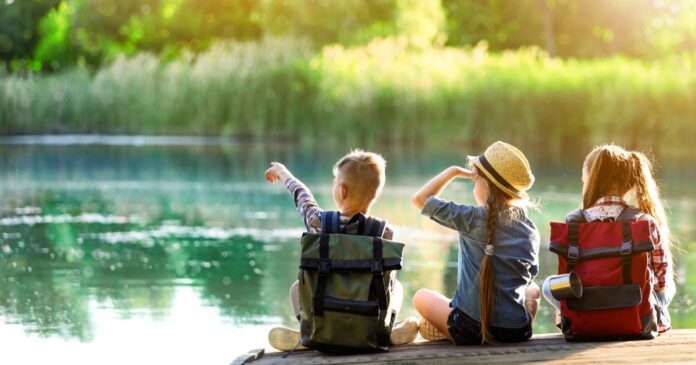 Când e momentul pentru prima tabără? Semnele care îți spun că cel mic este pregătit pentru independență