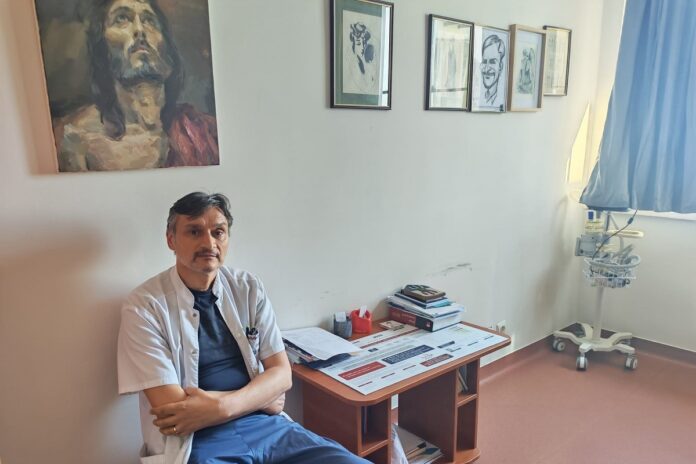 Cardiolog, despre burnout-ul medicilor: „Și noi suntem oameni. Oboseala și epuizarea ne pot afecta deciziile” / ”Avem medici care pleacă din sistem sau își reduc programul pentru a se proteja”