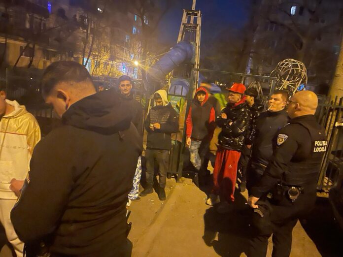 „Chitanța” pentru cojile de semințe: 100 de euro de persoană și curățenie sub supravegherea poliției