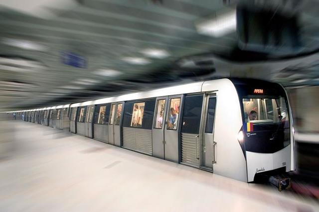 Circulație întreruptă pe Magistrala 4 de metrou, după ce o bucată din tavanul tunelului s-a desprins