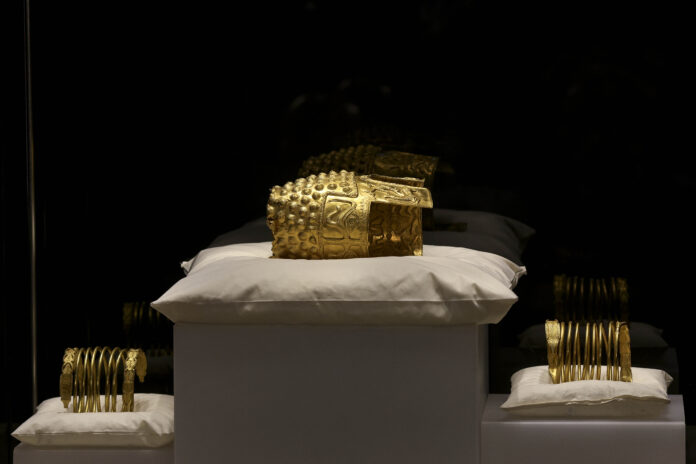 Coiful de la Coțofenești și cele două brățări de aur recuperate după jaful din Olanda au ajuns în România / Când pot fi văzute de public