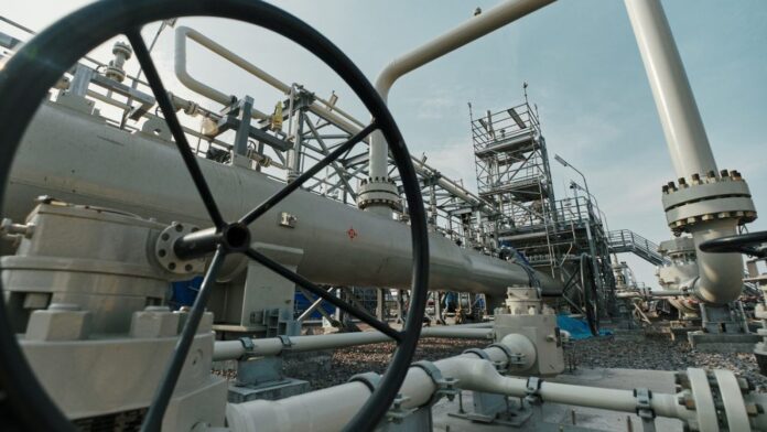 Comisarul european Dan Jorgensen solicită stoparea totală a importurilor de energie din Rusia și promovează investiții în surse regenerabile