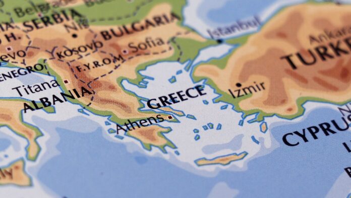 Consilier BNR avertizează: România riscă o criză economică similară Greciei dacă nu reduce deficitul bugetar