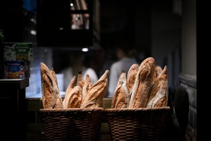 Consumul de pâine în Franța scade dramatic, punând în pericol viitorul baghetei tradiționale