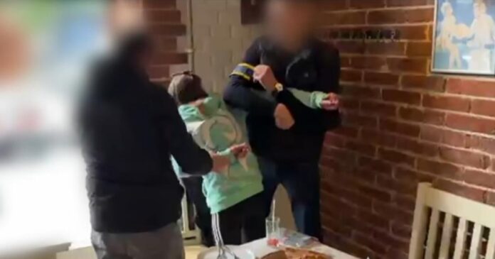 Copil de șase ani, scos la vânzare de propria mamă, în Ucraina. Femeia a fost prinsă în flagrant, în timp ce primea banii, 25.000 de dolari