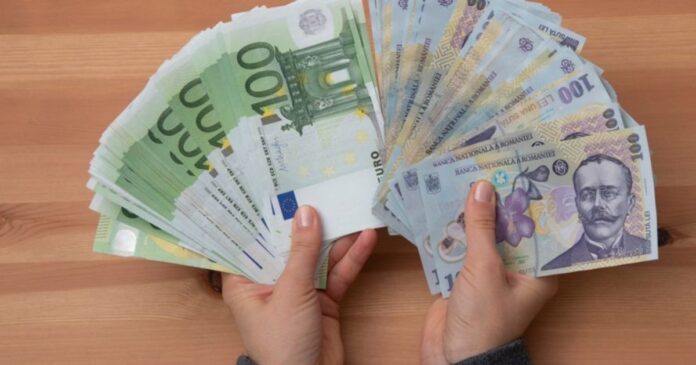 Criza politică din România amenință să declanșeze haos economic, avertizează economistul Cristian Păun