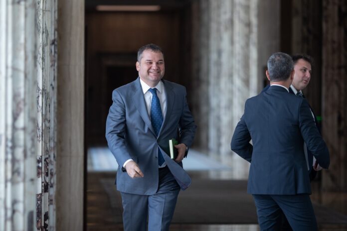 Cseke Attila avertizează că criza politică poate avantaja AUR, subliniind că stabilitatea României este primordială