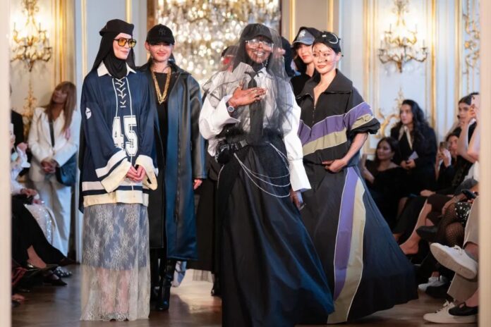 Cum arată Modest Fashion Week: îmbrăcămintea pentru femeile musulmane între hijab cu cozoroc și burkini