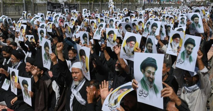 Cum exploatează regimul de la Teheran absența liderului suprem pentru a-și asigura supraviețuirea