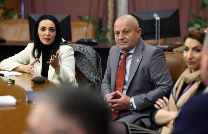 Deputatul PSD Petre Emanoil Neagu a trecut la Grupul parlamentar al PNL, după ce PSD i-a retras sprijinul premierului: „Ce am rezolvat, eu asta nu înţeleg, ce am rezolvat în momentul acesta?” / Neagu a avut trei mandate la șefia CJ Buzău