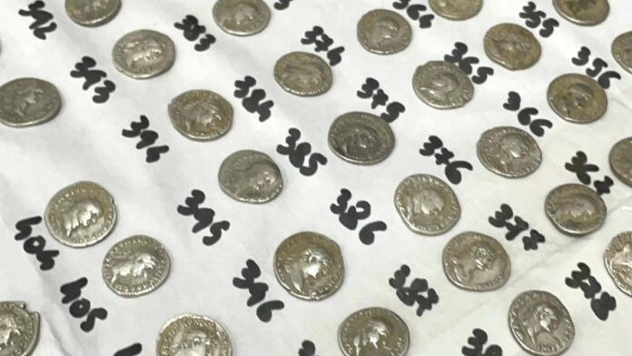 Descoperire arheologică spectaculoasă în pădurea din Botoșani: tezaur dacic cu brățări, inele și monede imperiale