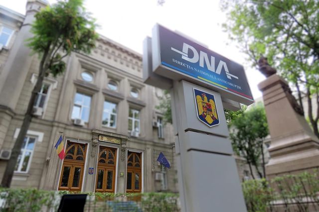 DNA: Șase rețineri în cazul de corupție de la Bistrița-Năsăud; Printre inculpați, administratorul public al județului și doi șefi din Consiliul Județean; Acuzațiile detaliate de abuz și mită