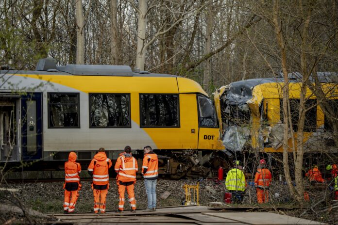 Doi români, implicați în accidentul de tren din Danemarca: Anunțul MAE privind starea lor