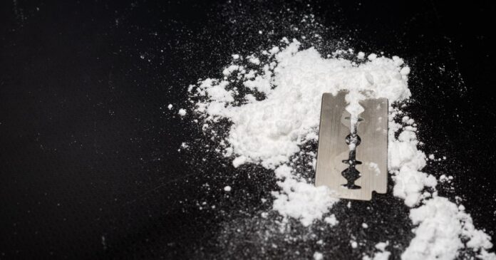 Doi români și un columbian rafinau cocaină într-un laborator clandestin din Perugia