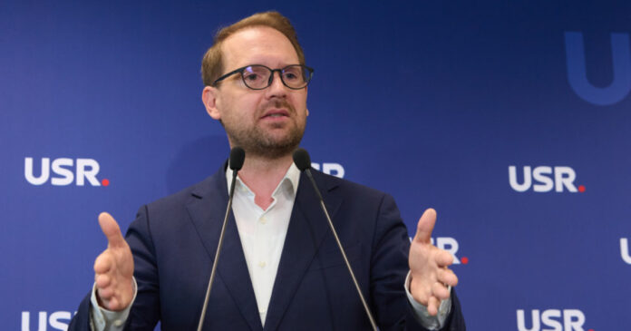 Dominic Fritz: Vor exista discuții cu parlamentari neafiliați și din partide mai mici. „Tragem linie la o colaborare formală cu AUR”