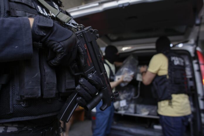 Droguri vândute elevilor de 15 ani: Percheziții DIICOT în trei județe - Gorj, Mehedinți și Timiș