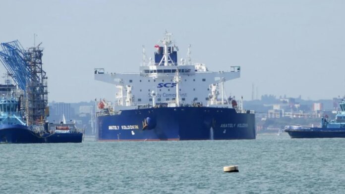 Dumitru Chisăliţă dezvăluie schema prin care Europa consumă în continuare petrol rusesc: S-a creat o uşă din spate