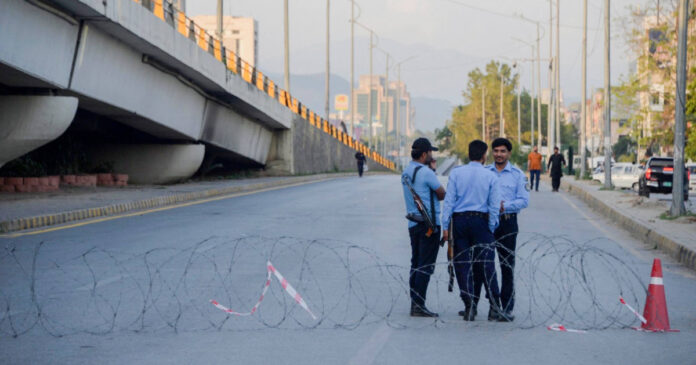 „E ca și cum am trăi într-o cușcă”: Islamabadul, sub blocaj în așteptarea negocierilor dintre SUA și Iran. „Avem nevoie de muncă”