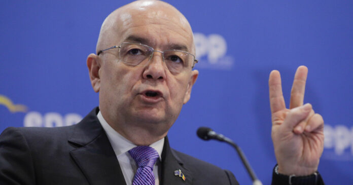 Emil Boc îi provoacă pe PSD și Opoziție: Cei care votează moțiunea de cenzură trebuie să formeze noul Guvern