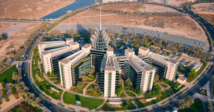 Emiratele Arabe Unite acuză că peste 90% dintre țintele lovite de Iran au fost clădiri civile, nu baze militare