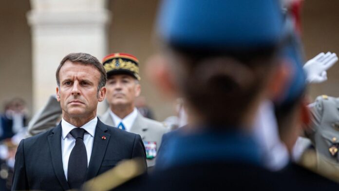 Emmanuel Macron anunță decesul unui soldat francez repatriat din Liban, rănit în atacul Hezbollah