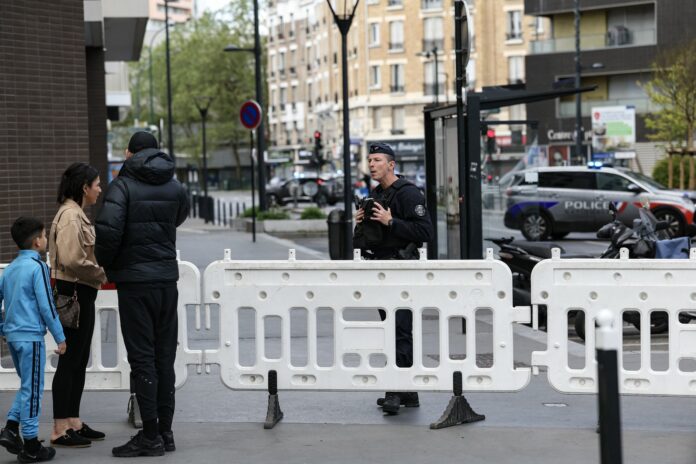 Evacuare masivă în suburbia Parisului pentru detonarea unei bombe din Al Doilea Război Mondial