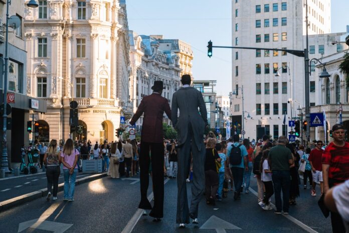 Evenimentul urban „Străzi Deschise” revine în 2026, extinzând zona pietonală la Strada Ion Brezoianu și Calea Victoriei