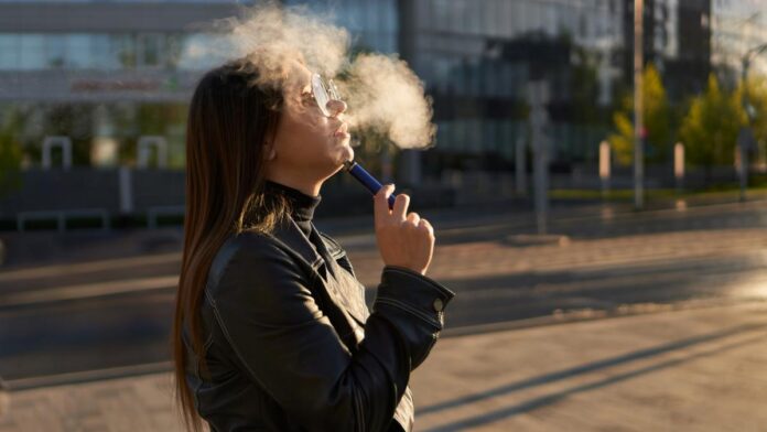 Experți internaționali propun actualizarea strategiilor anti-fumat pentru rezultate mai rapide