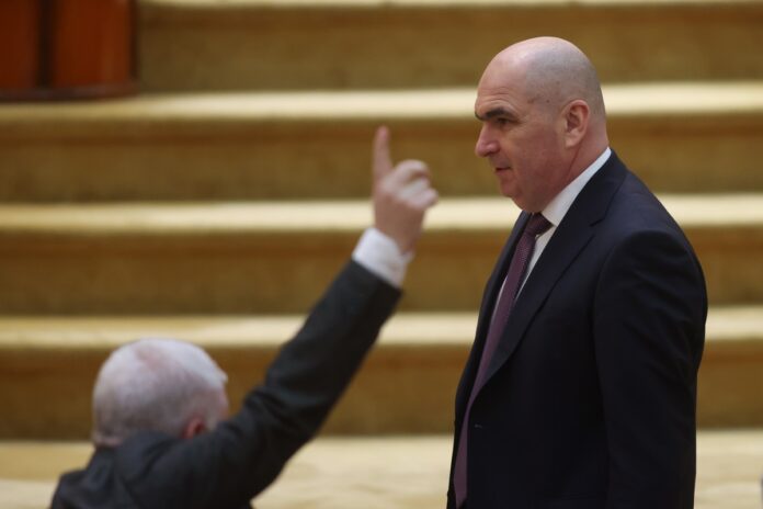 EXPLICATIV | Ilie Bolojan poate fi confruntat cu două moțiuni de cenzură în aceeași sesiune parlamentară / Constituția nu interzice expres acest lucru